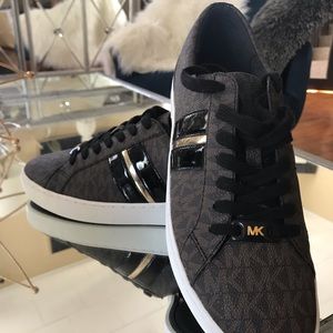 Michael Kors Women Catelyn Stripe Lace up sneakers